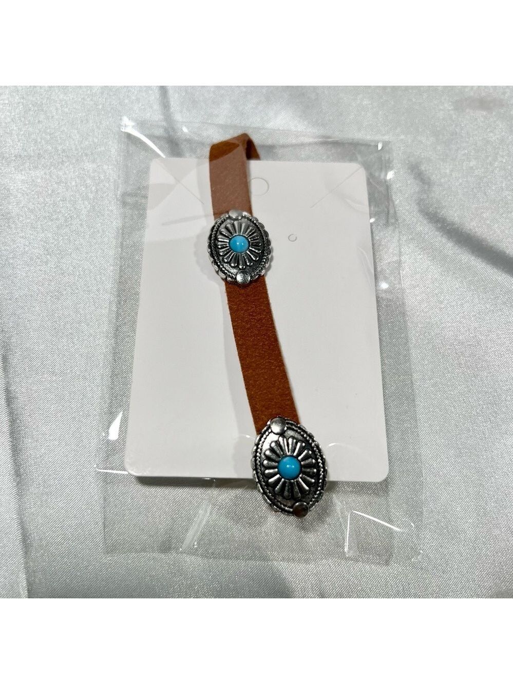 Turquoise Color Adjustable Choker Fashion Necklace - Picture 3 of 3